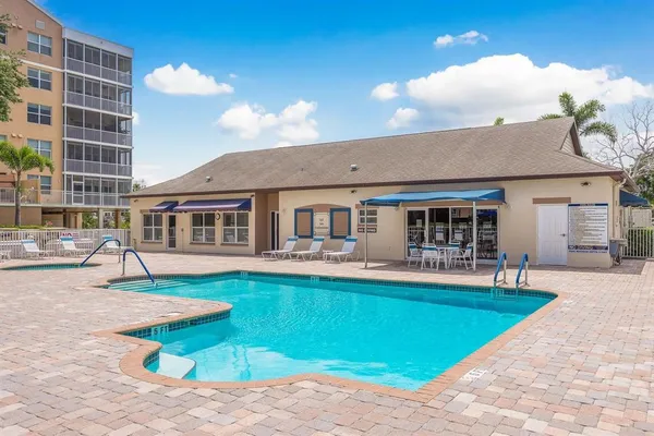 $2,495 | 960 Starkey Road, Unit 5105, Largo, FL 33771