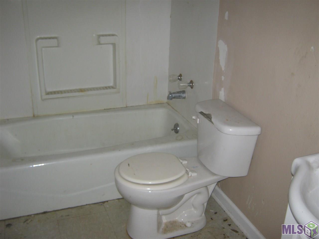 7245 Pettit Road Baker, LA 70714 - Photo 11 of 11 Bathroom