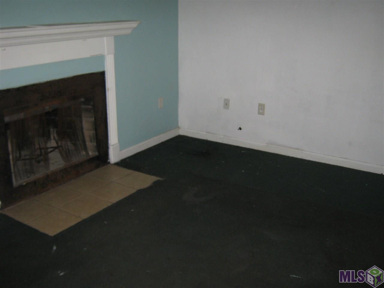 7245 Pettit Road Baker, LA 70714 - Photo 9 of 11 Den/Fireplace