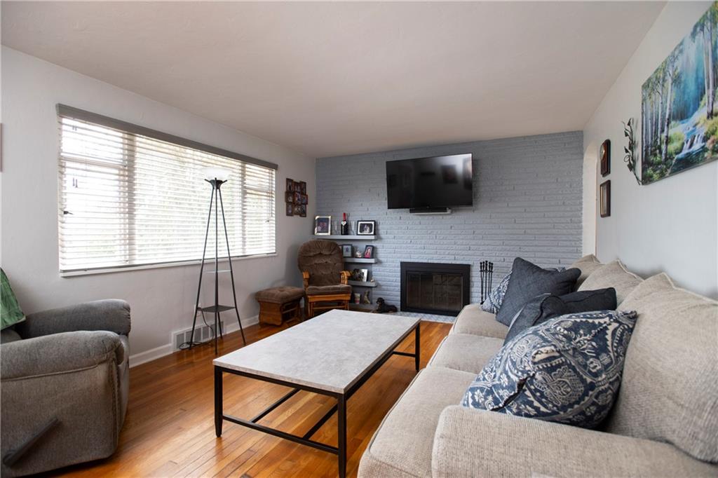 417 Hillwood Road Pittsburgh, PA 15209 - Photo 5 of 46 Gallery Image 5