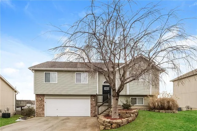 $2,380 | 9103 Northeast 116th Place, Kansas City, MO 64157