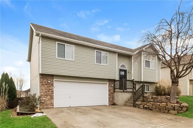 $2,380 | 9103 Northeast 116th Place, Kansas City, MO 64157