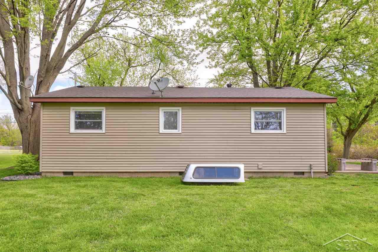 9915 Dice Road Freeland, MI 48623 - Photo 26 of 33 50041695-25.JPG
