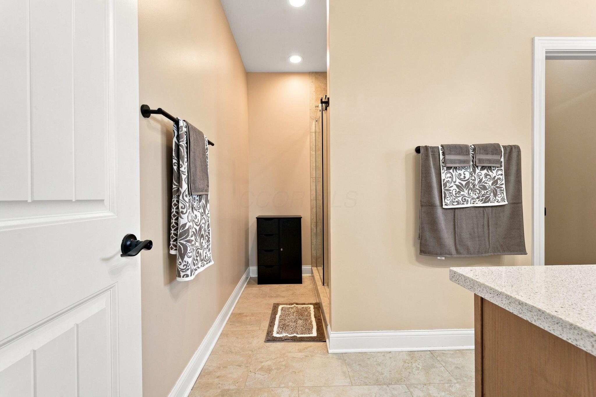 6548 Basil Western Road Northwest Carroll, OH 43112 - Photo 44 of 107 Primary bath with dual vanity