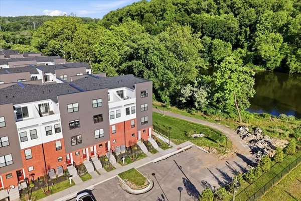 $689,000 | 919 Riverplace Drive, Conshohocken, PA 19428