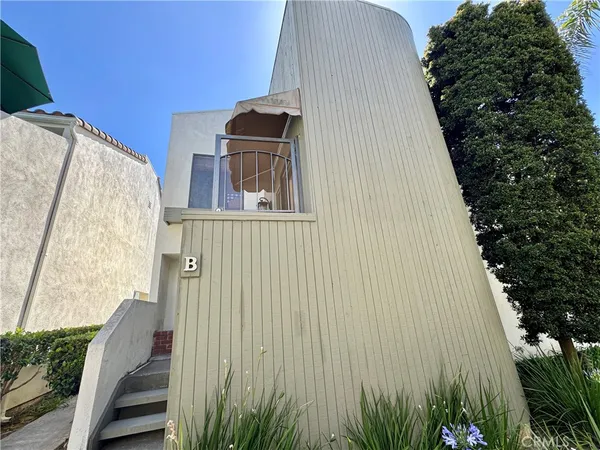$889,000 | 2336 Elden Avenue, Unit B, Costa Mesa, CA 92627