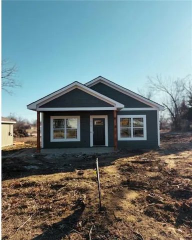 $199,900 | 216 West 4th Street, Pomona, KS 66076
