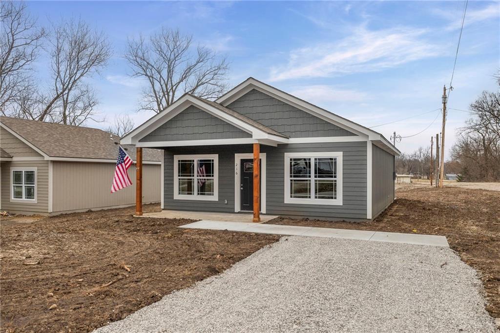 216 West 4th Street Pomona, KS 66076 - Photo 2 of 30
