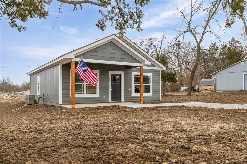 216 West 4th Street Pomona, KS 66076 - Photo 3 of 30