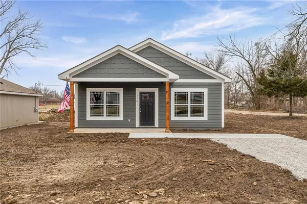 $199,900 | 216 West 4th Street, Pomona, KS 66076