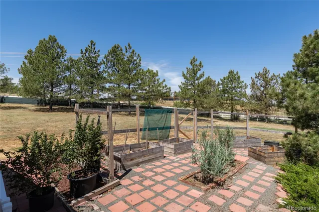 a view of room with window and ceiling fan