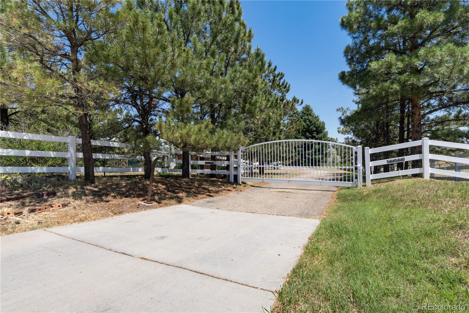 7846 North Village Road Parker, CO 80134 - Photo 5 of 50