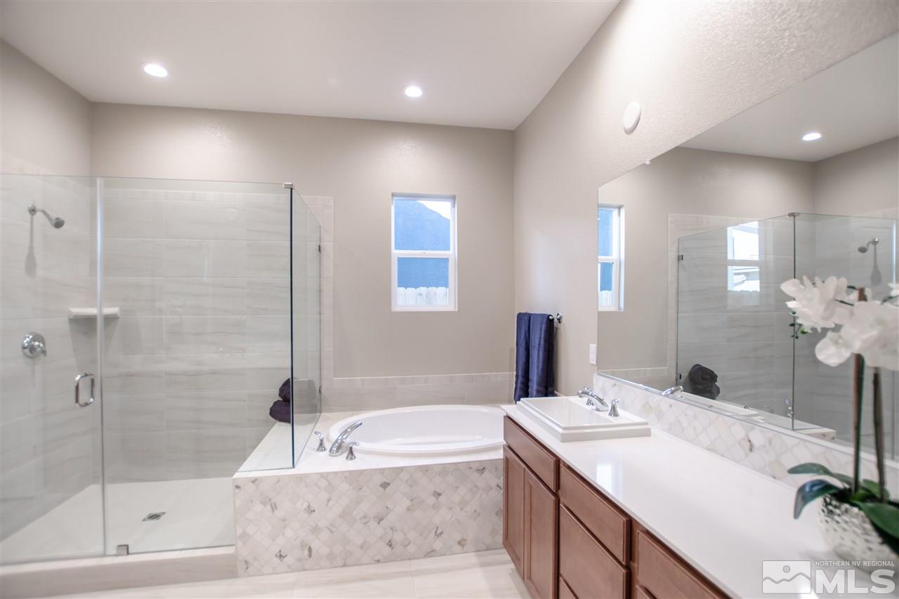 9420 Stony Hill Road, Unit LOT 52 Reno, NV 89521 - Photo 12 of 23 a bathroom with a tub a sink and mirror