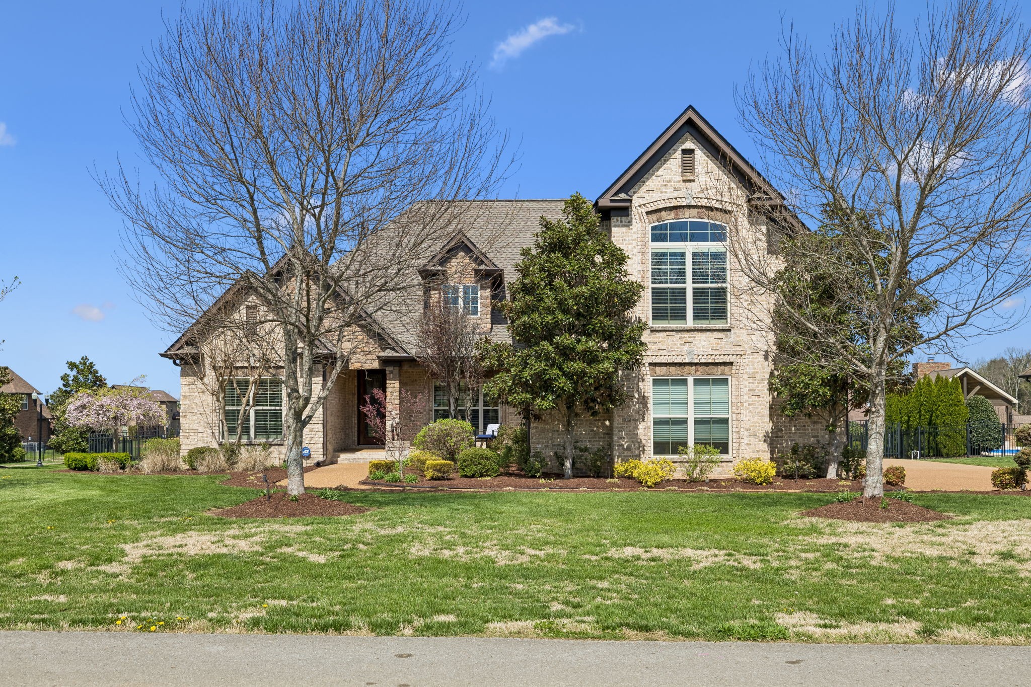 559 Burnett Road Mount Juliet, TN 37122 - Photo 2 of 100 a front view of a house with a yard