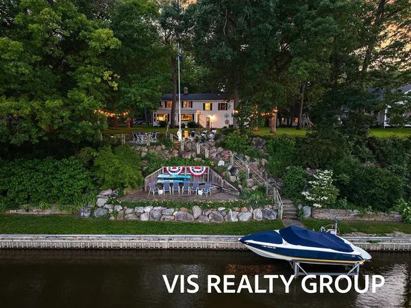 $899,900 | 15085 Mercury Drive, Grand Haven, MI 49417