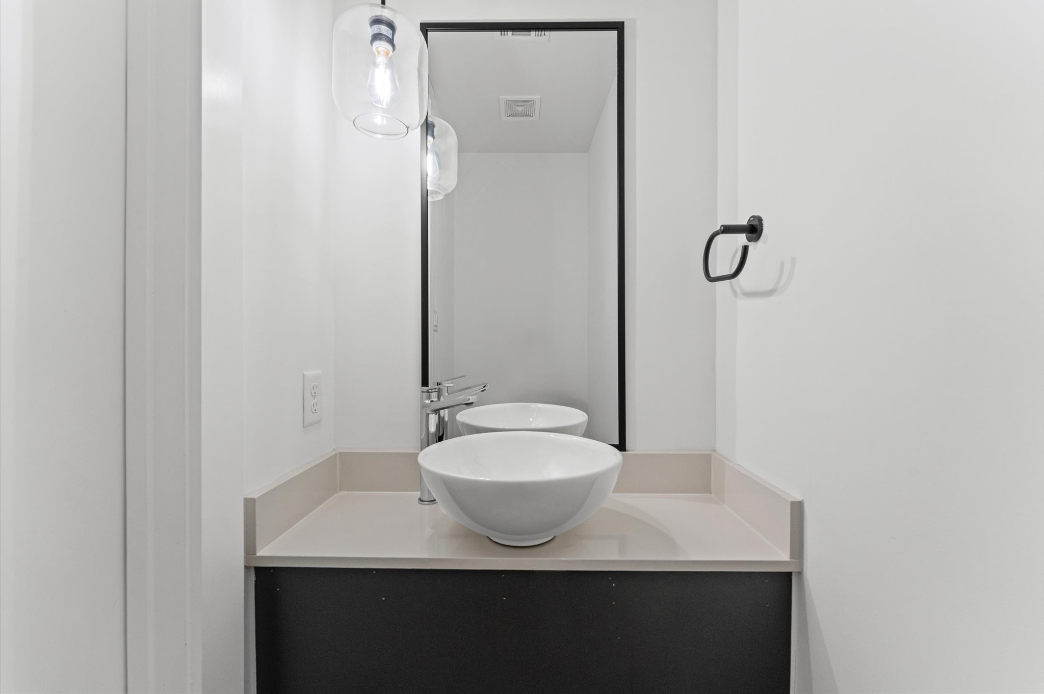 1404 Bailey Street Houston, TX 77019 - Photo 14 of 25 a bathroom with a sink and toilet