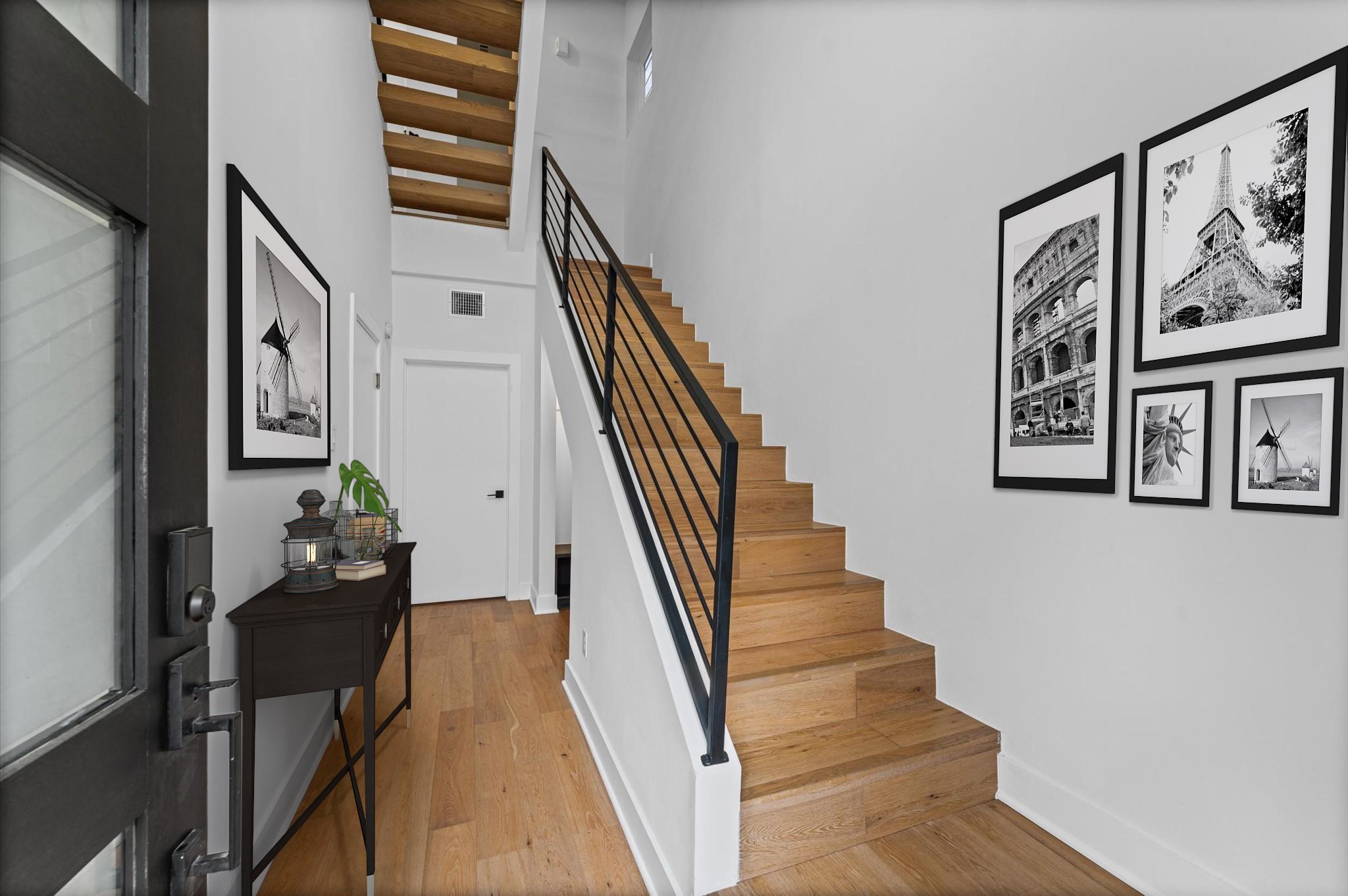 1404 Bailey Street Houston, TX 77019 - Photo 3 of 25 a view of entryway and hall