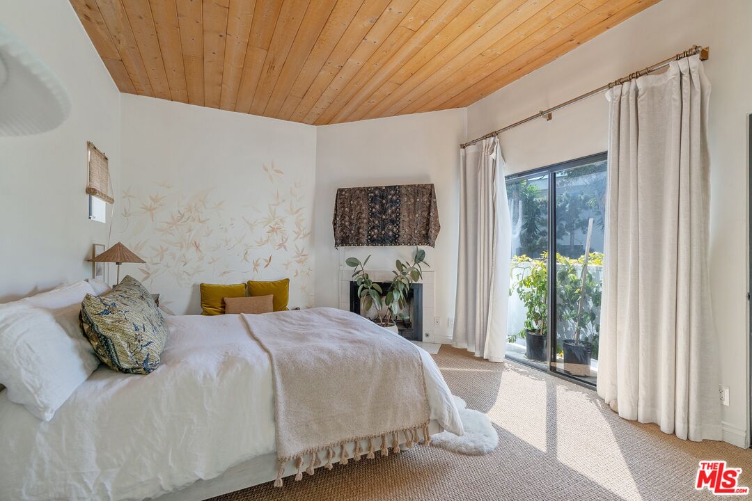 29221 Heathercliff Road, Unit 2 Malibu, CA 90265 - Photo 11 of 19 a bedroom with a bed and a window