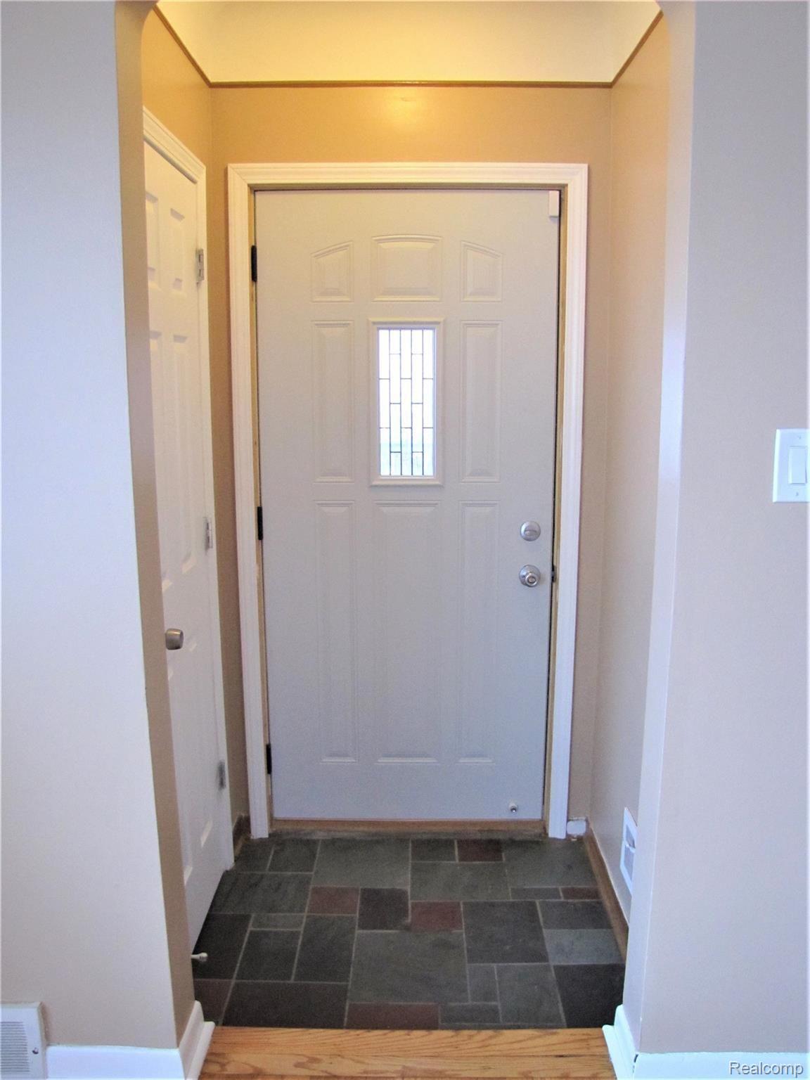 7239 Edward Avenue Center Line, MI 48015 - Photo 3 of 28 entry.JPG