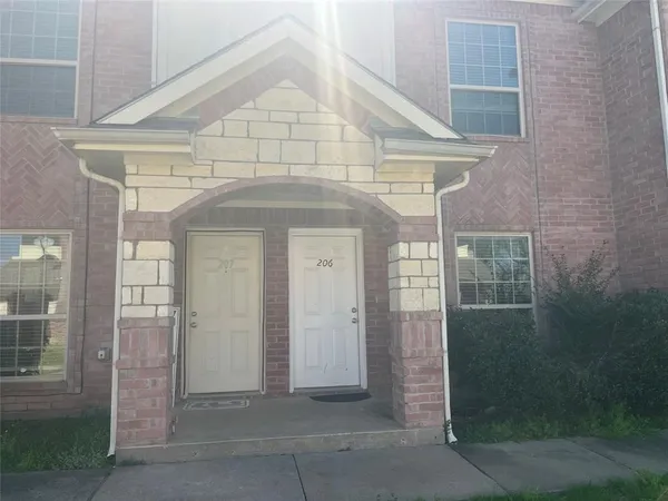 $1,395 | 213 South Magnolia Street, Aubrey, TX 76227