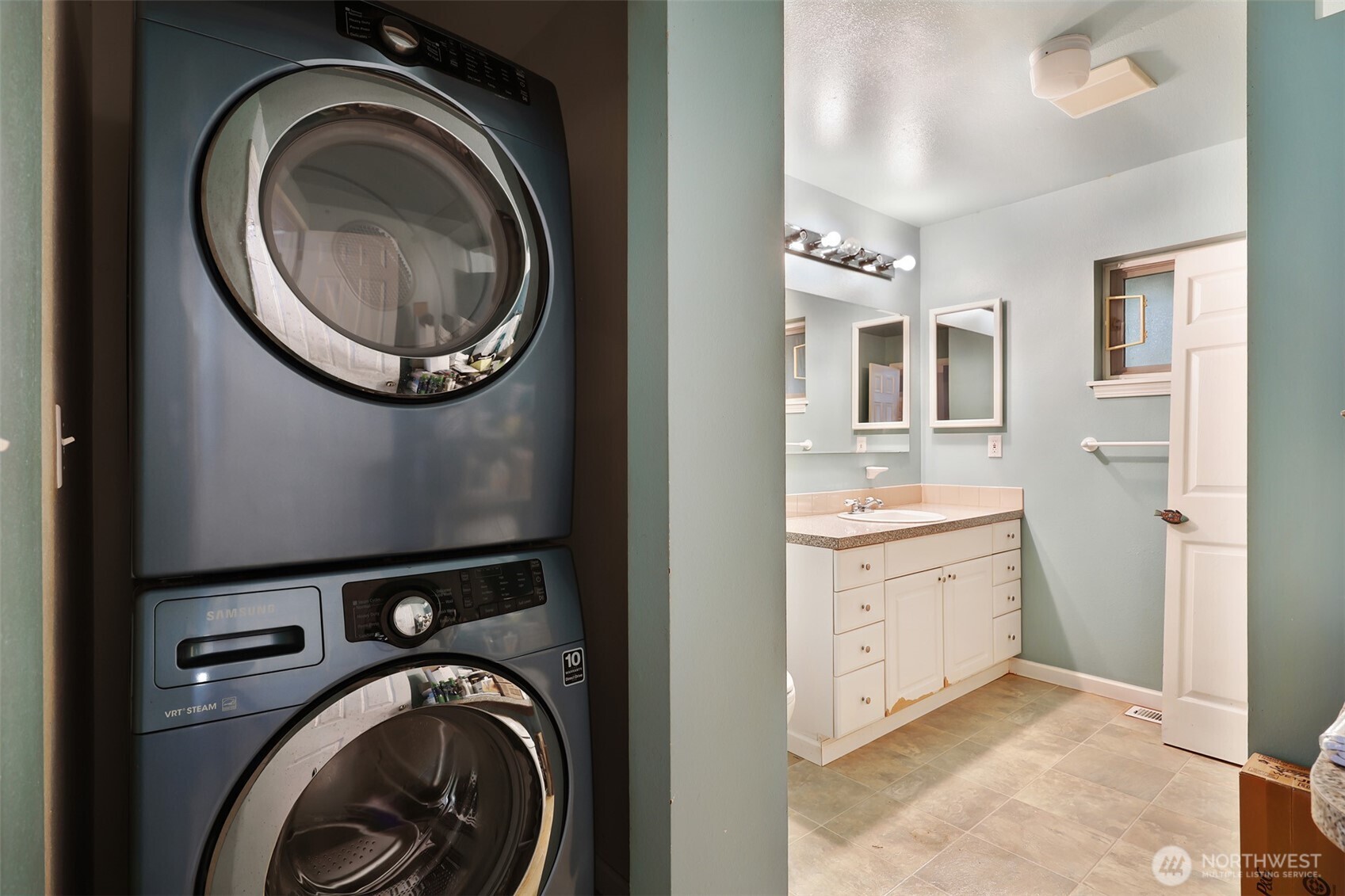 8529 29th Avenue Northwest Seattle, WA 98117 - Photo 18 of 23