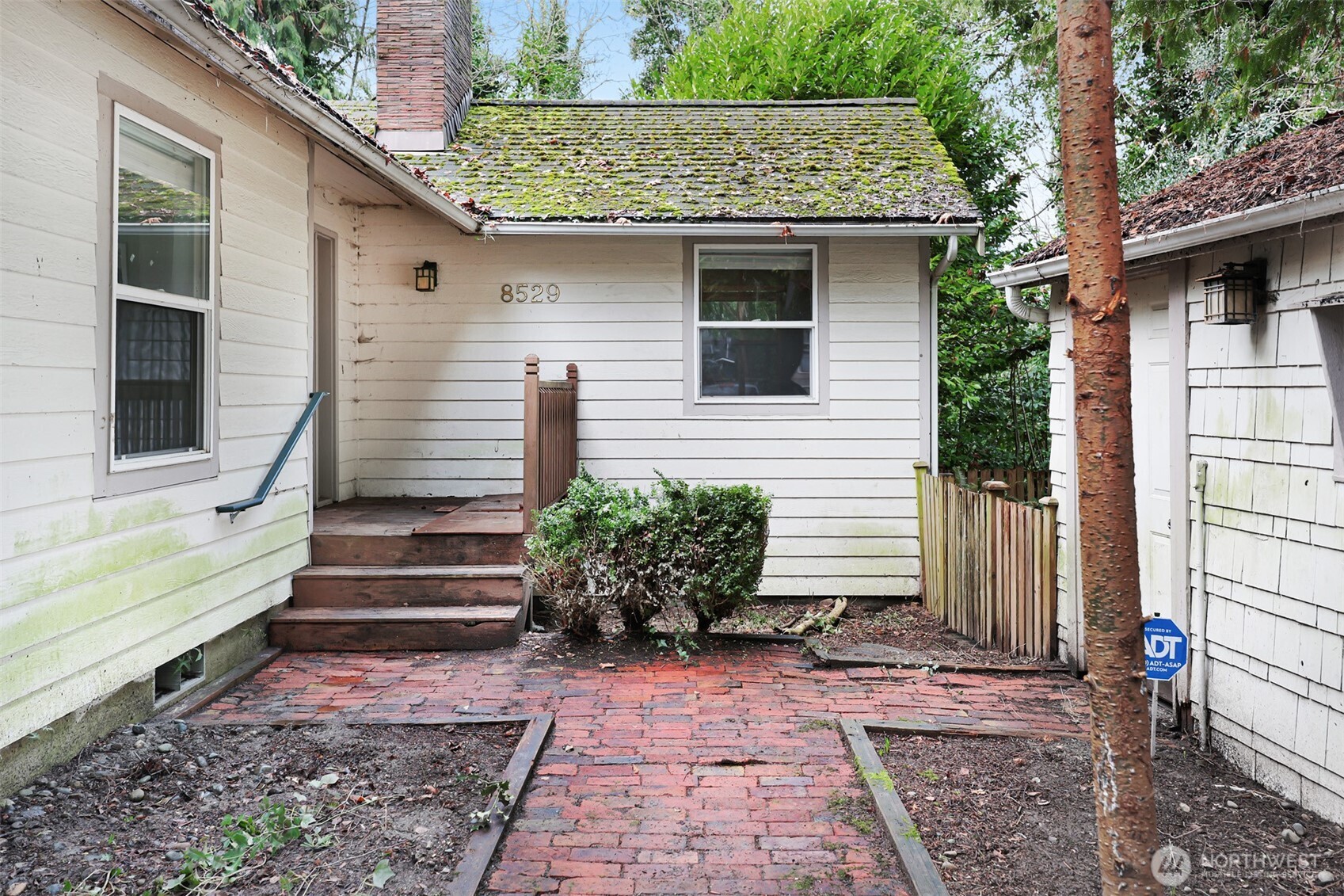 8529 29th Avenue Northwest Seattle, WA 98117 - Photo 2 of 23