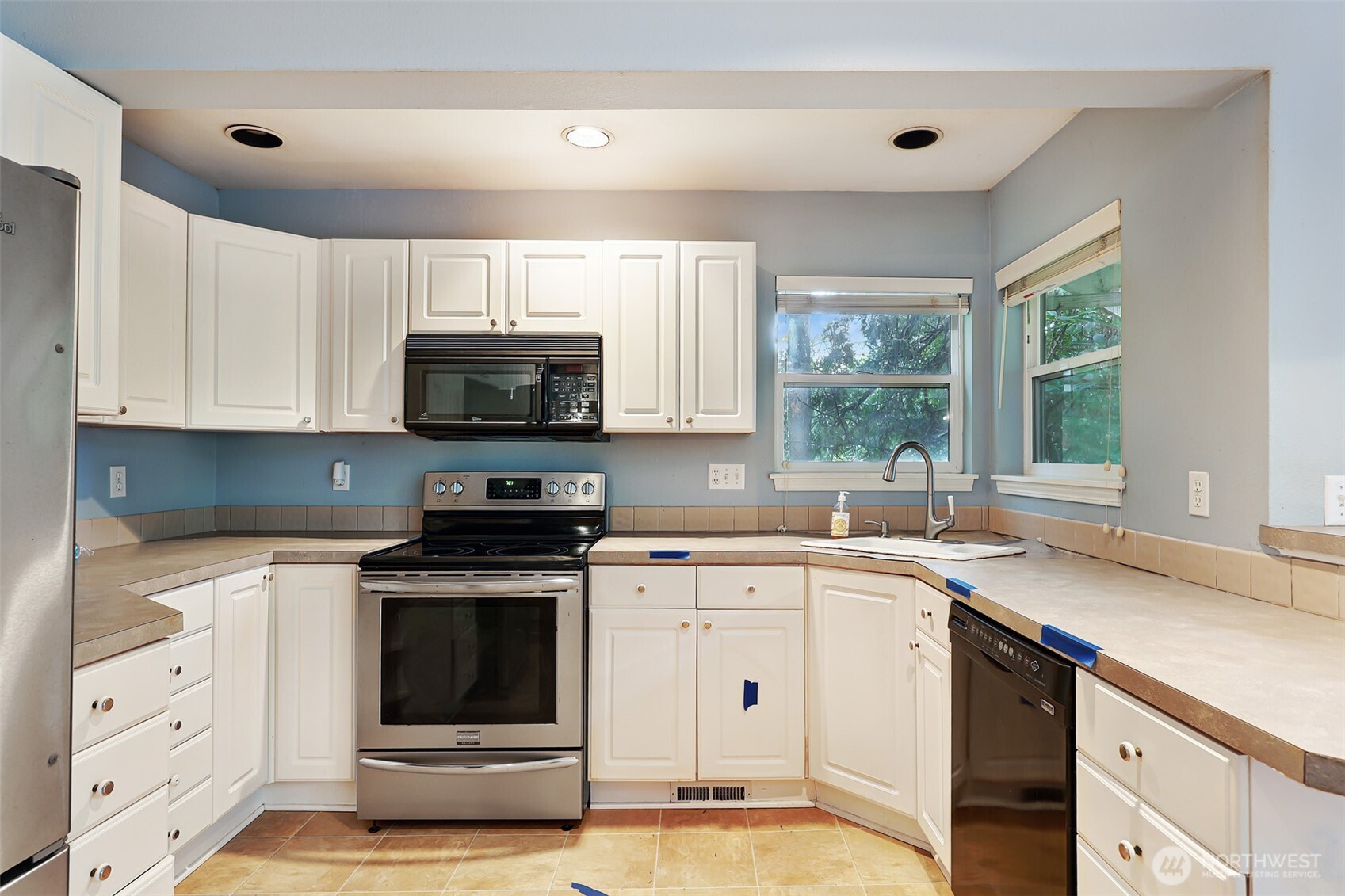 8529 29th Avenue Northwest Seattle, WA 98117 - Photo 10 of 23