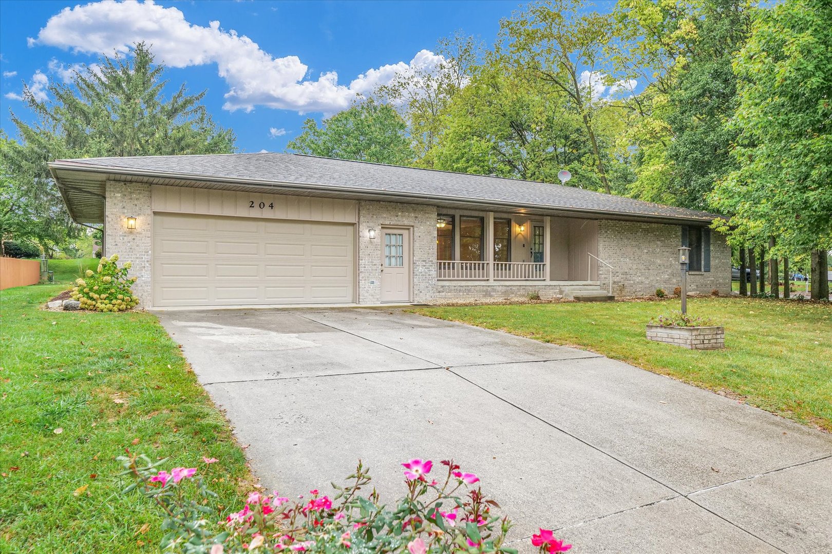 204 Valley Road Monticello, IL 61856 - Photo 1 of 38 Gallery Image 1