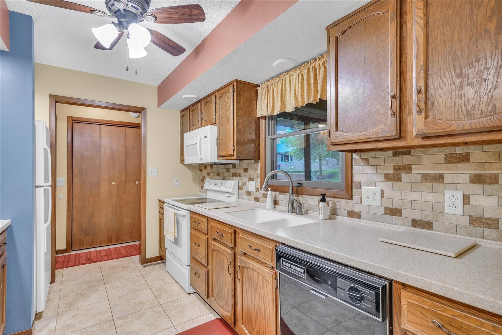 204 Valley Road Monticello, IL 61856 - Photo 14 of 38 Gallery Image 14