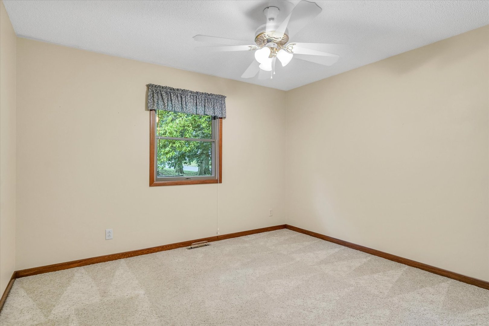 204 Valley Road Monticello, IL 61856 - Photo 25 of 38 Gallery Image 25