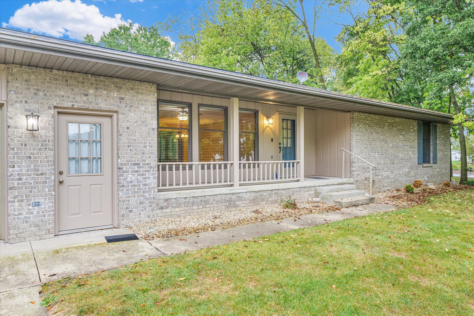 204 Valley Road Monticello, IL 61856 - Photo 3 of 38 Gallery Image 3