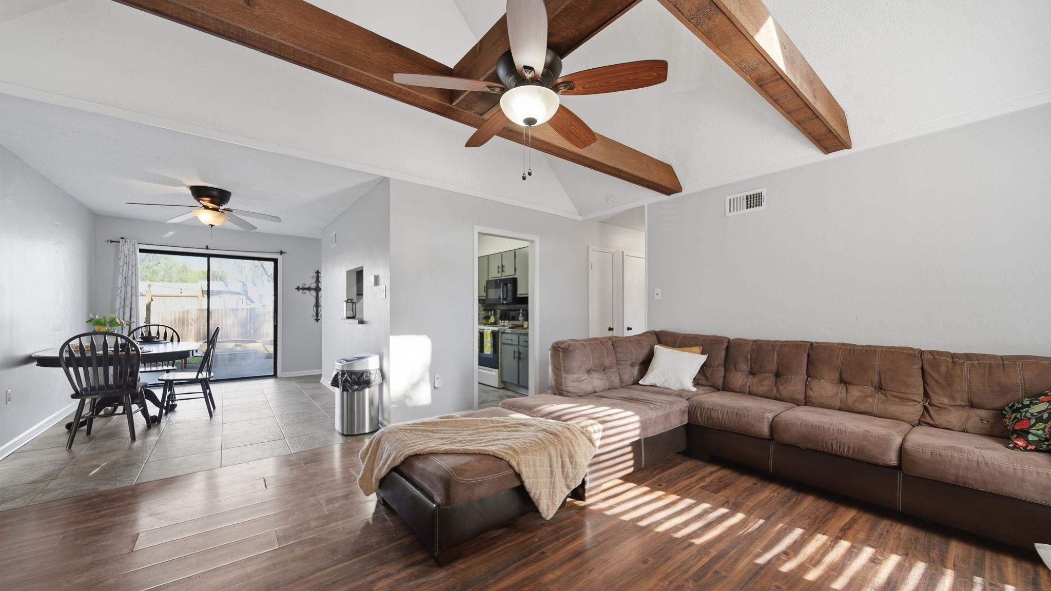 4182 Luther Road Memphis, TN 38135 - Photo 14 of 40 a living room with furniture