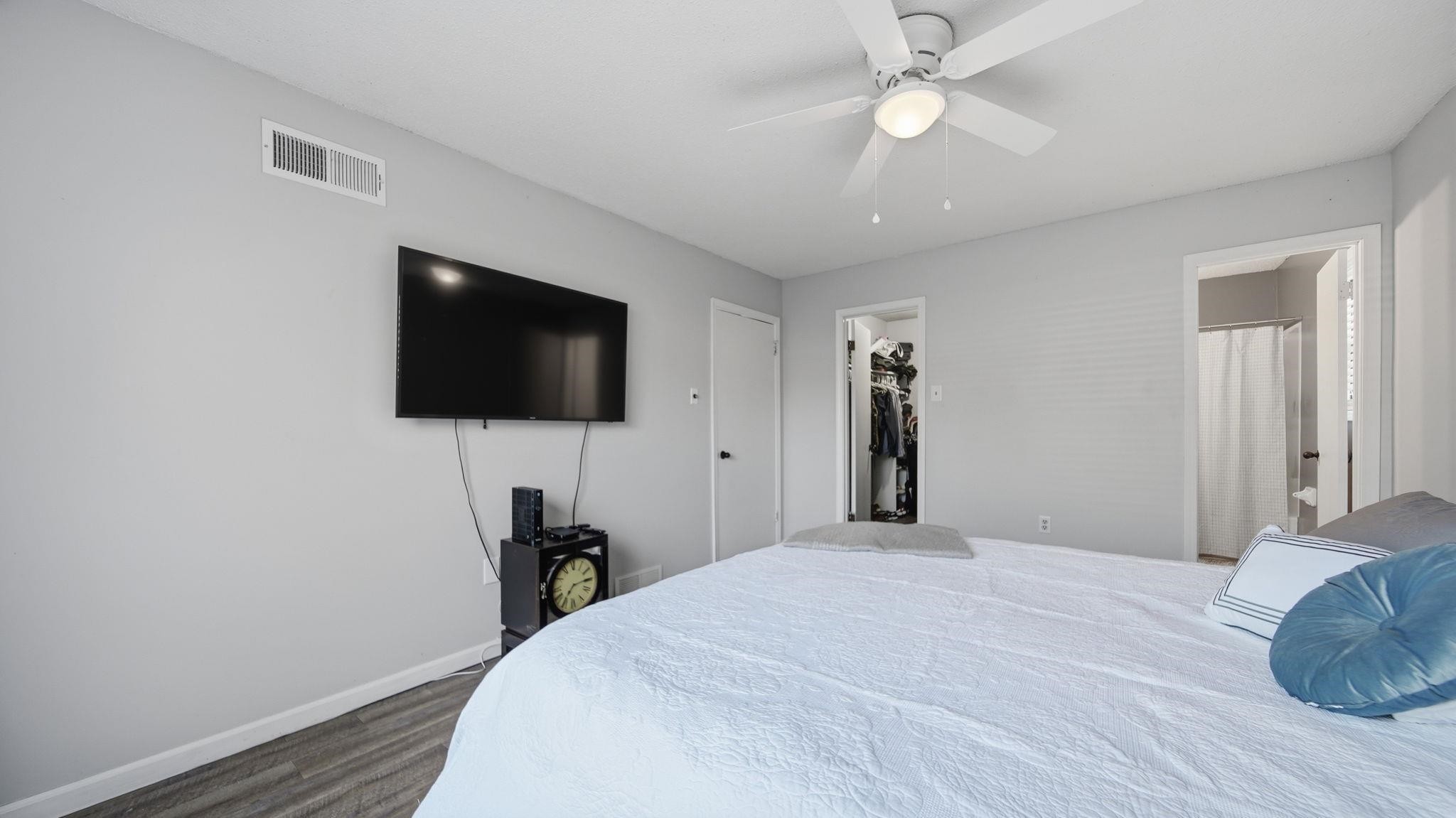 4182 Luther Road Memphis, TN 38135 - Photo 24 of 40 a bedroom with a bed and a flat tv screen on wall