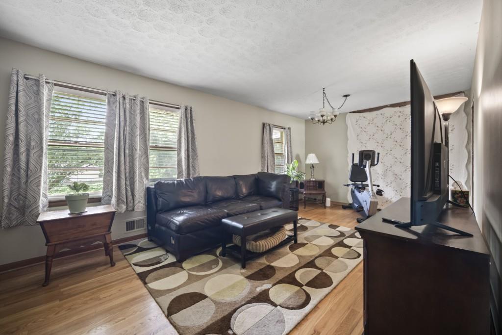 1810 Hasty Road Marietta, GA 30062 - Photo 6 of 26 Gallery Image 6