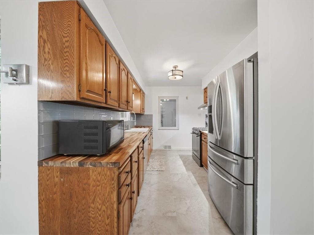 142 Center Grange Road Aliquippa, PA 15001 - Photo 11 of 27