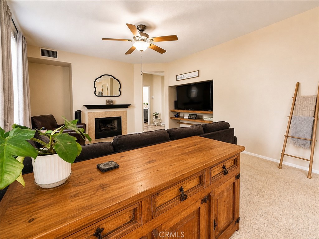 40344 Torrey Pines Road Murrieta, CA 92563 - Photo 9 of 28 Family Room