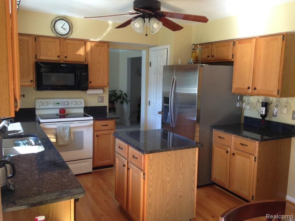 24823 Jamestowne Road Novi, MI 48375 - Photo 15 of 44 15.jpg