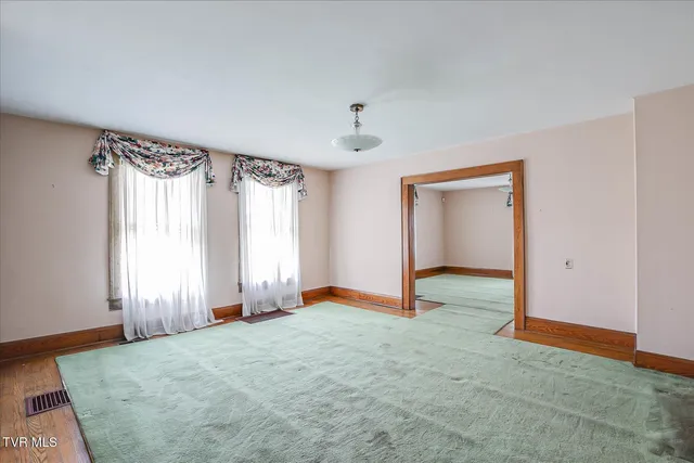 $550,000 | 454 Cedar Street, Bluff City, TN 37618