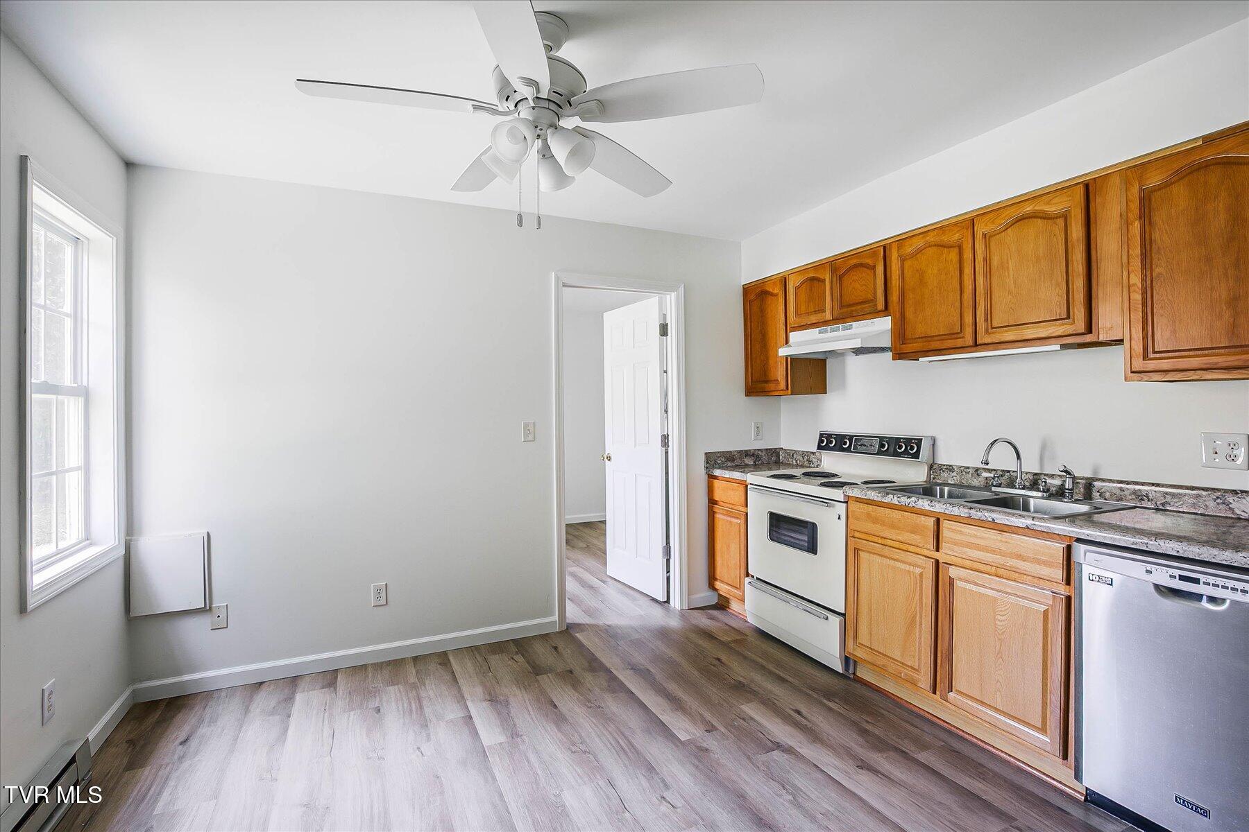 454 Cedar Street Bluff City, TN 37618 - Photo 21 of 45 21-IMG_5652454 Cedar St