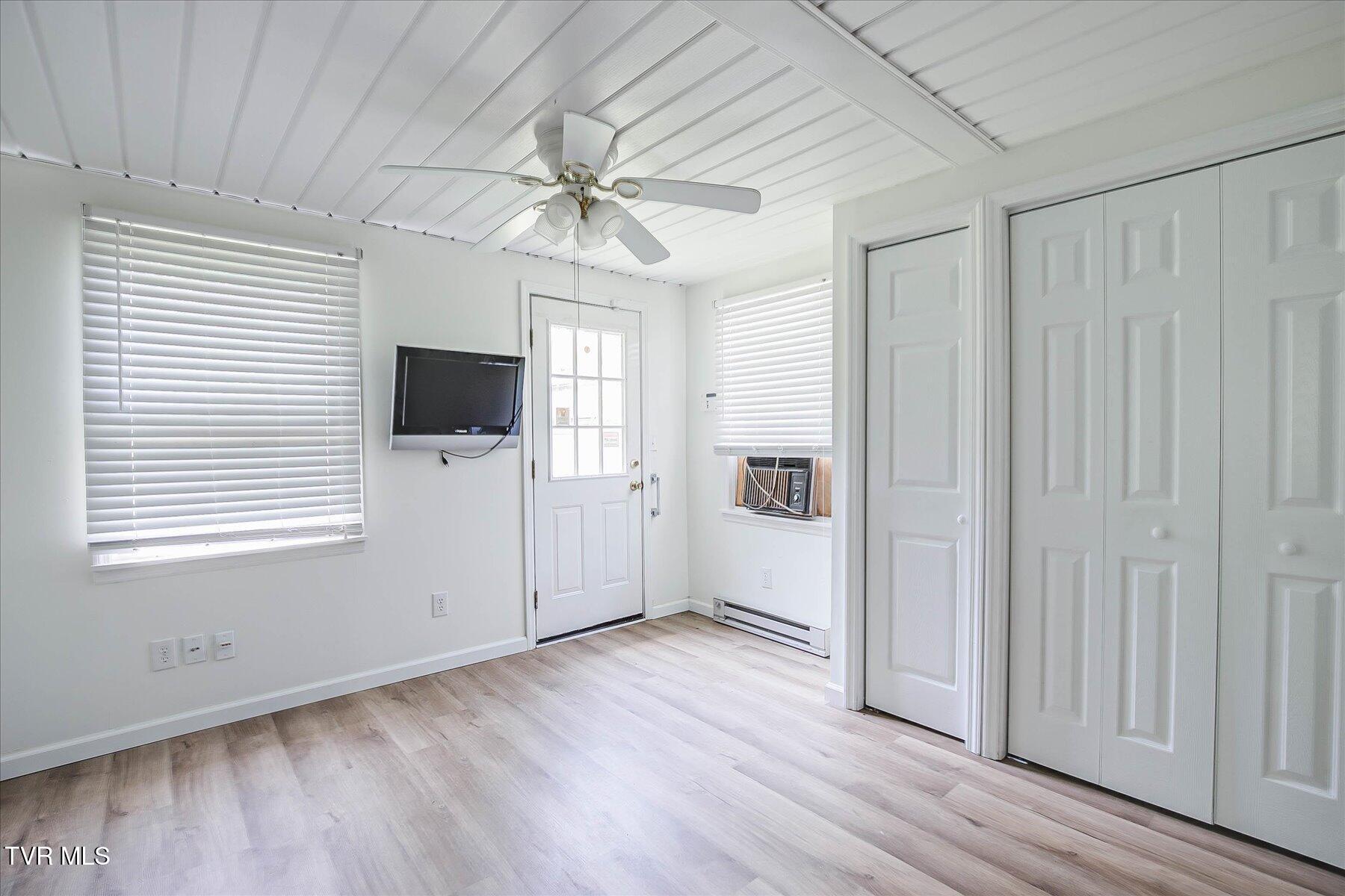 454 Cedar Street Bluff City, TN 37618 - Photo 23 of 45 23-IMG_5658454 Cedar St