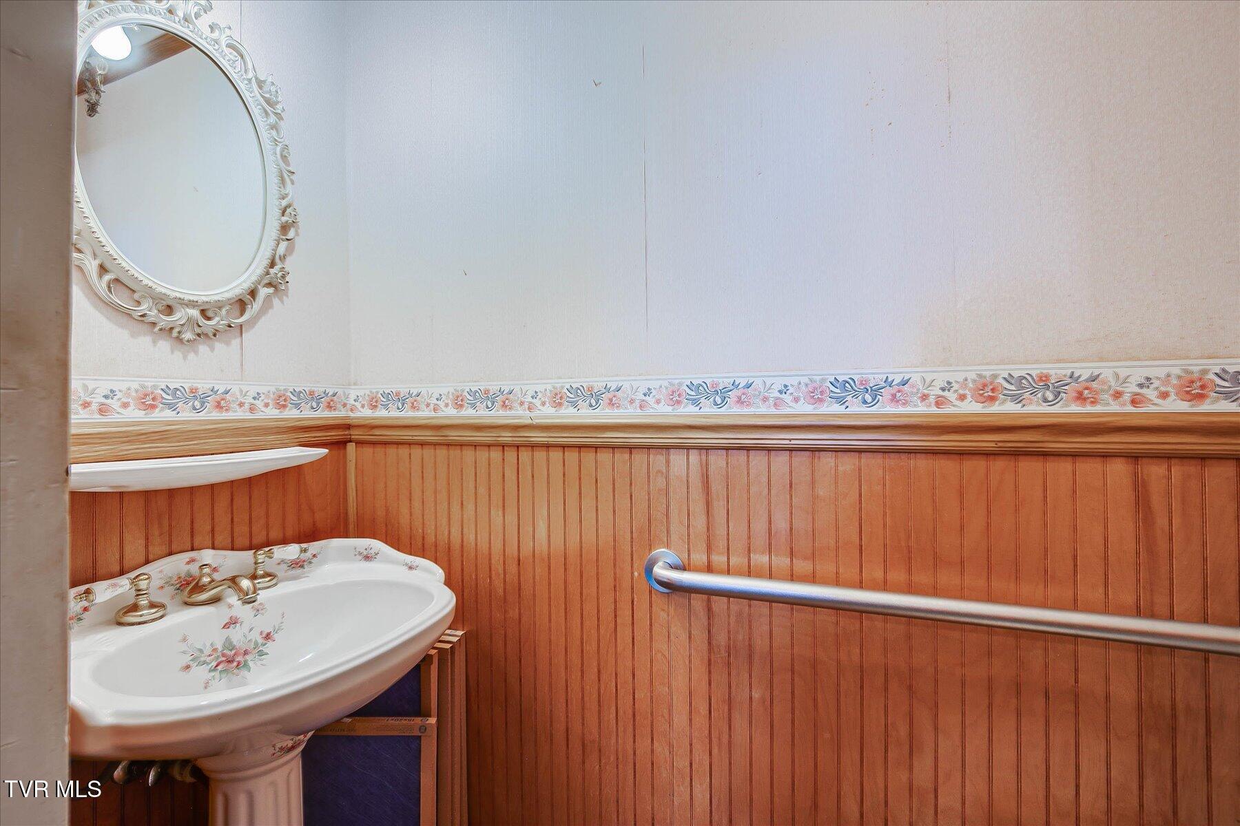 454 Cedar Street Bluff City, TN 37618 - Photo 24 of 45 24-IMG_5661454 Cedar St