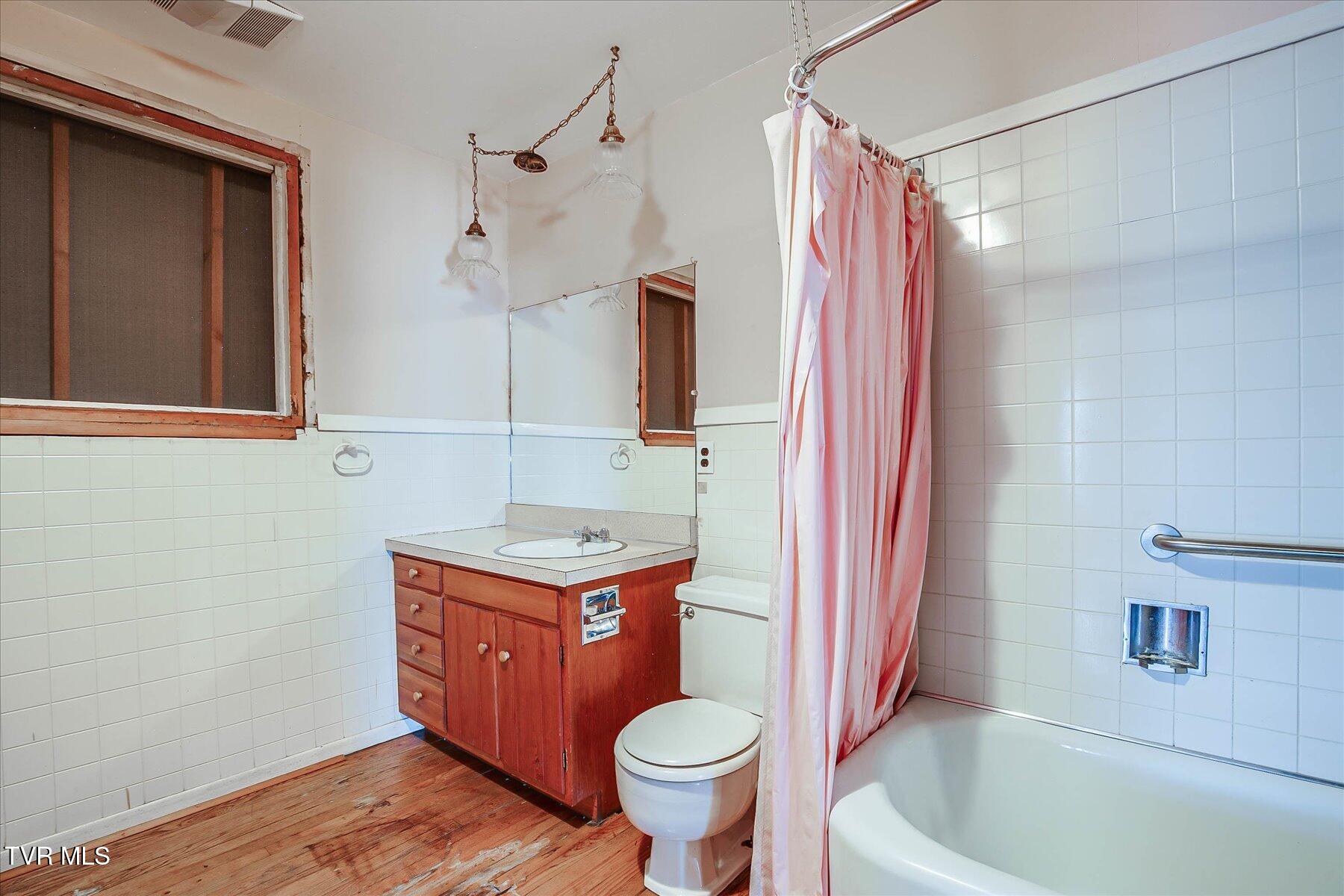 454 Cedar Street Bluff City, TN 37618 - Photo 25 of 45 25-IMG_5664454 Cedar St