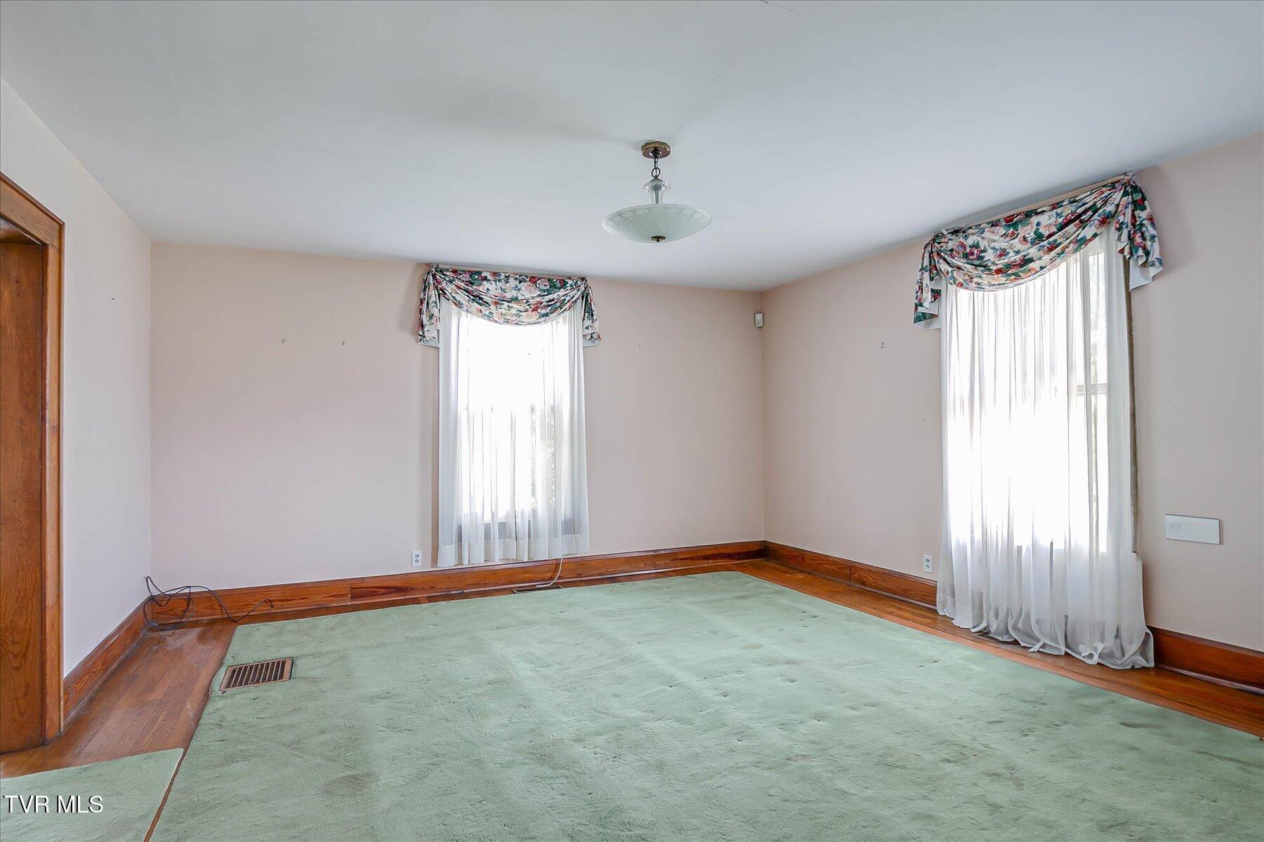 454 Cedar Street Bluff City, TN 37618 - Photo 8 of 45 08-IMG_5596454 Cedar St