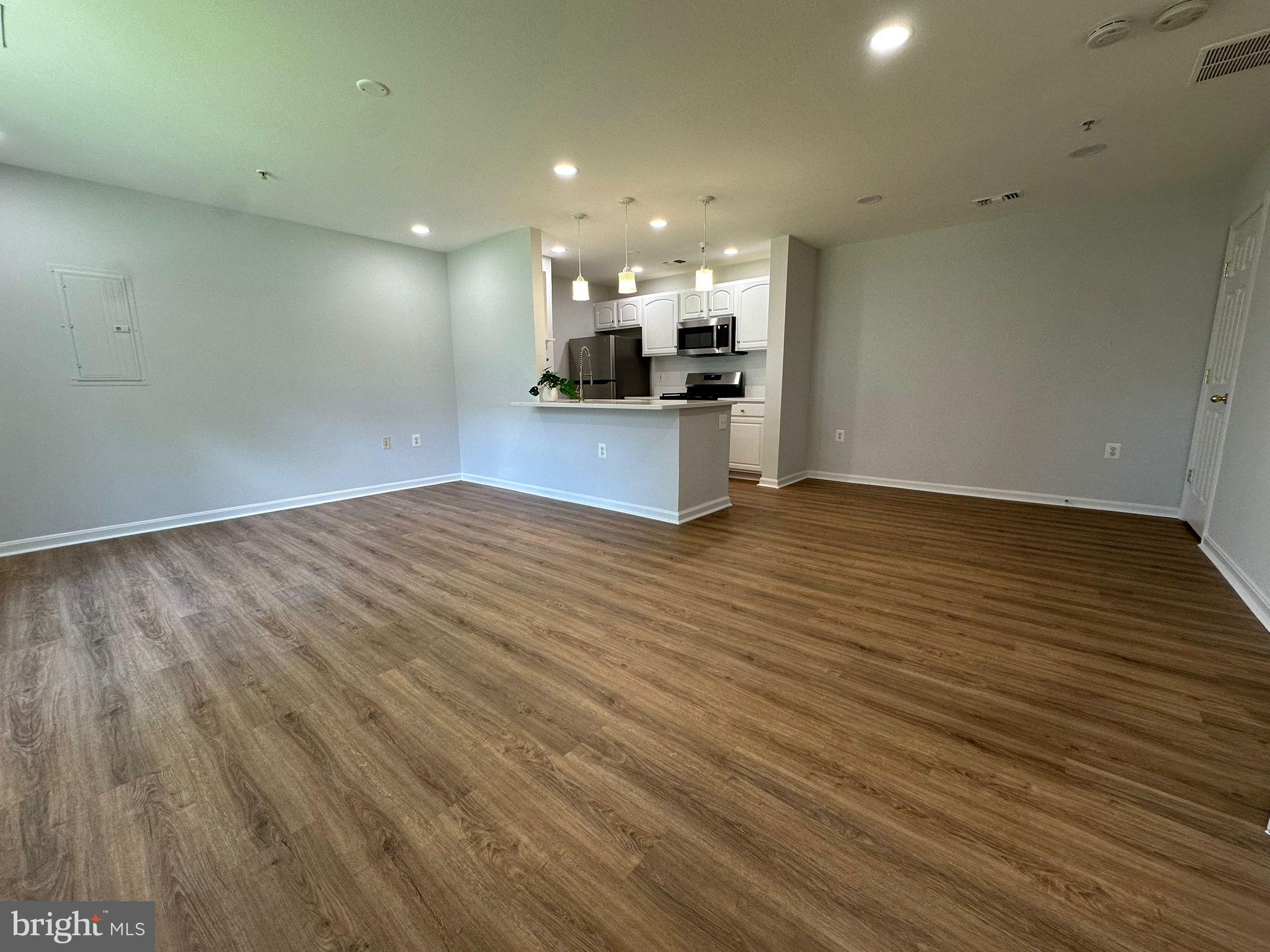 43577 Patching Pond Square Ashburn, VA 20147 - Photo 5 of 33