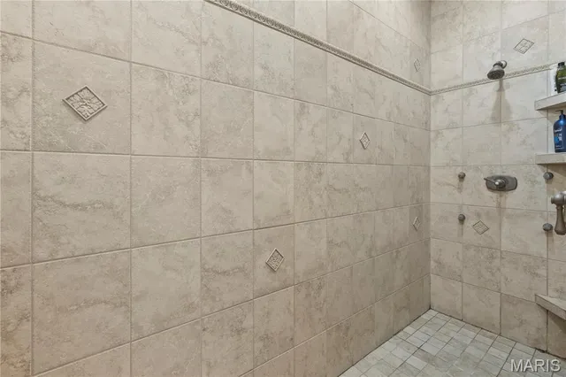 $875,000 | 328 Kathie Drive, Charleston, MO 63834