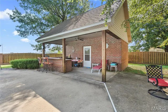 $875,000 | 328 Kathie Drive, Charleston, MO 63834