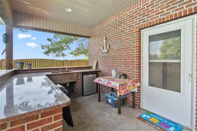 $875,000 | 328 Kathie Drive, Charleston, MO 63834