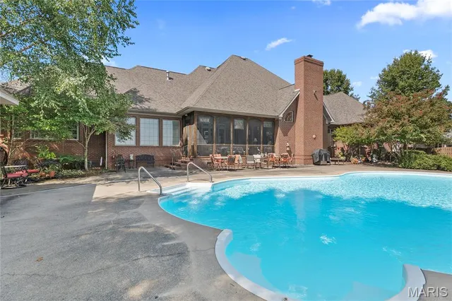 $875,000 | 328 Kathie Drive, Charleston, MO 63834