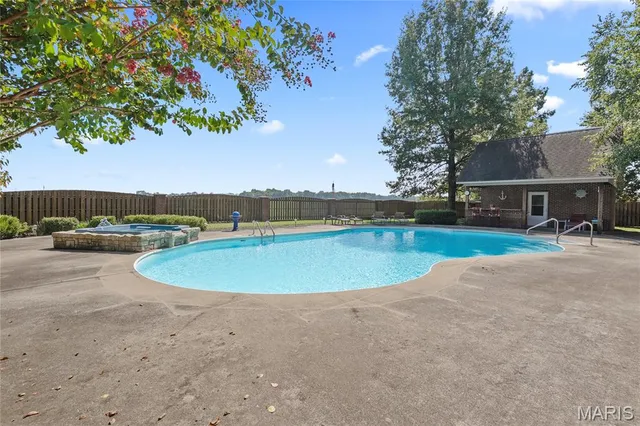 $875,000 | 328 Kathie Drive, Charleston, MO 63834