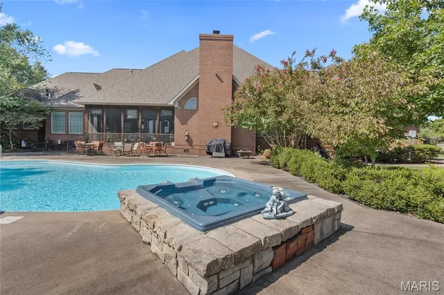 $875,000 | 328 Kathie Drive, Charleston, MO 63834